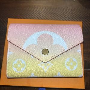 Louis Vuitton Monogram Giant By The Pool Victorine Wallet Light Pink